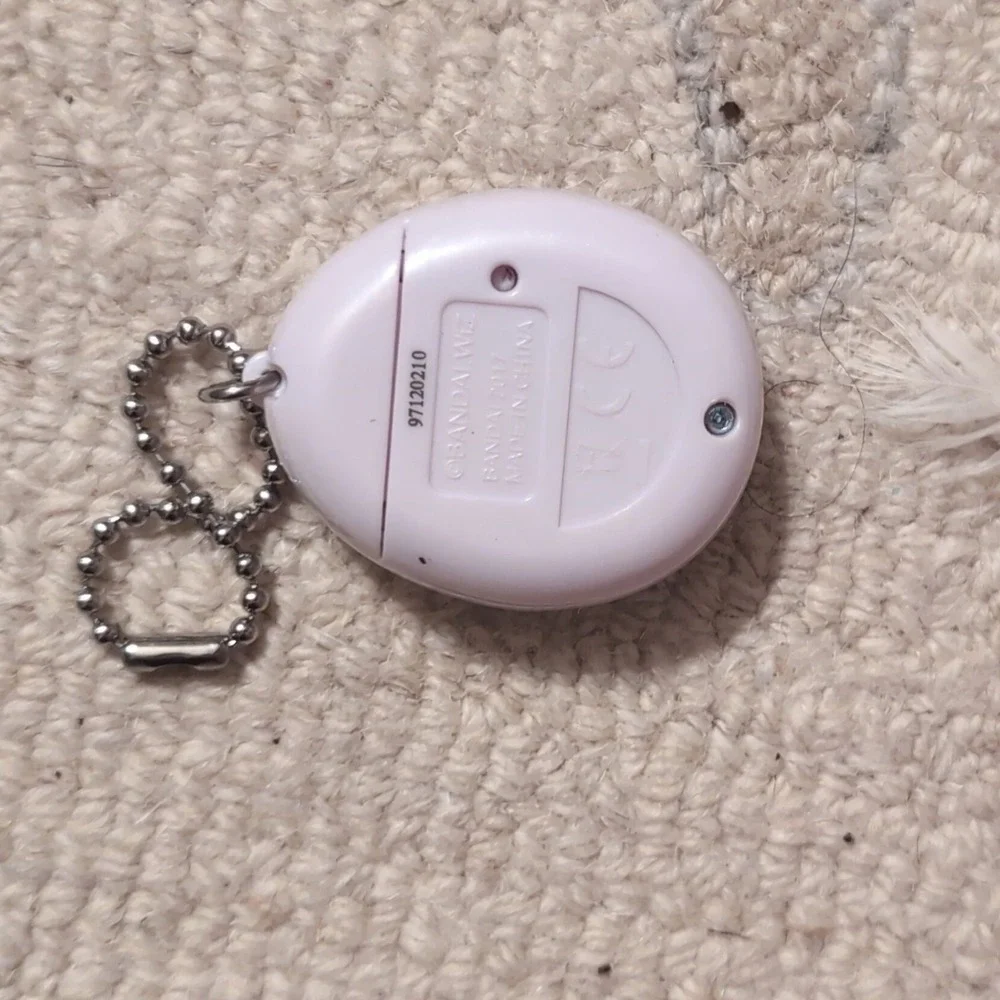 Bandai Tamagotchi Virtual Pet White 2017 Keychain Metal Ball Chain